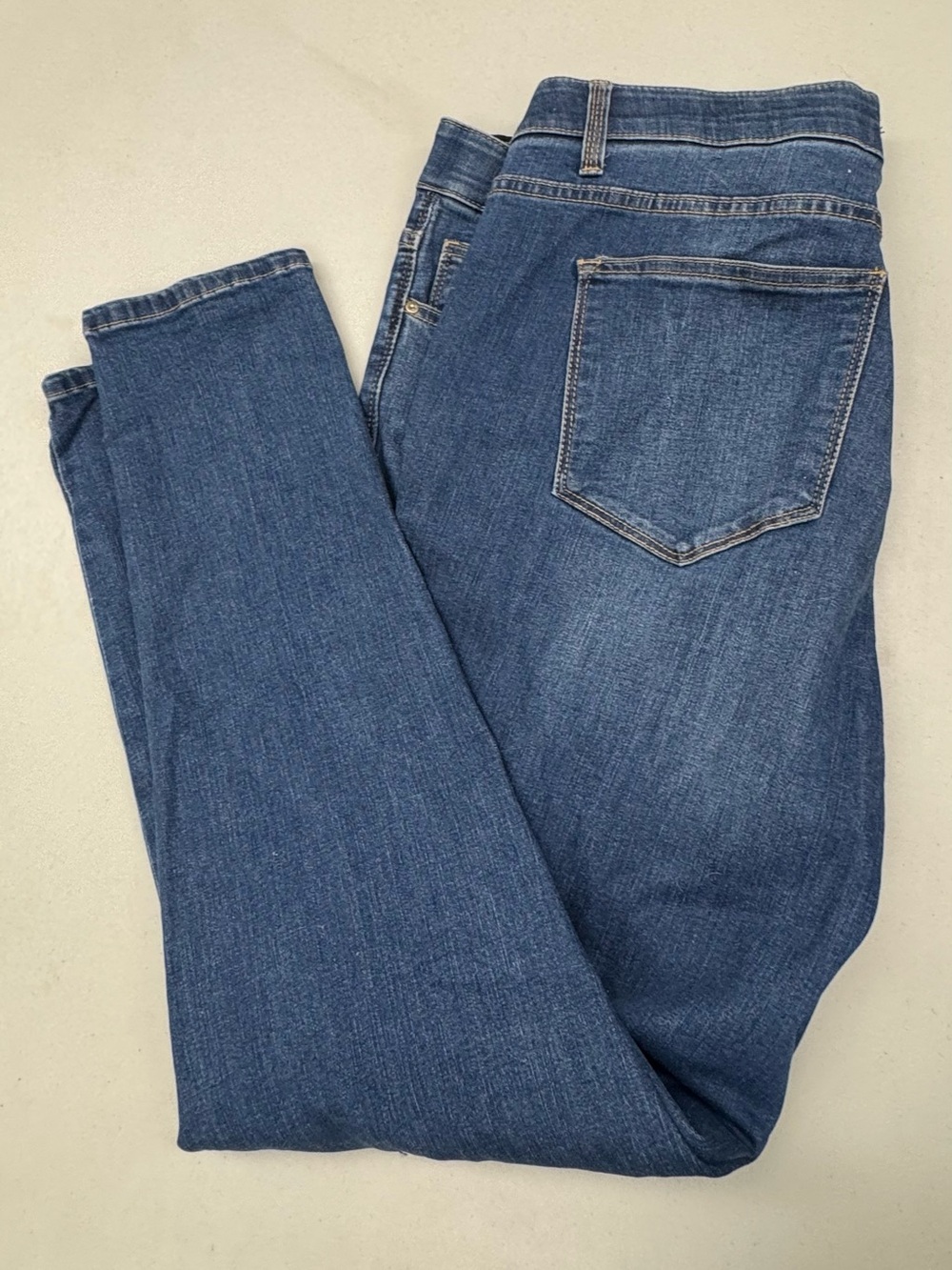LuLaRoe Women's Skinny Jeans - Medium Blue Denim with magic waistband size 36/16